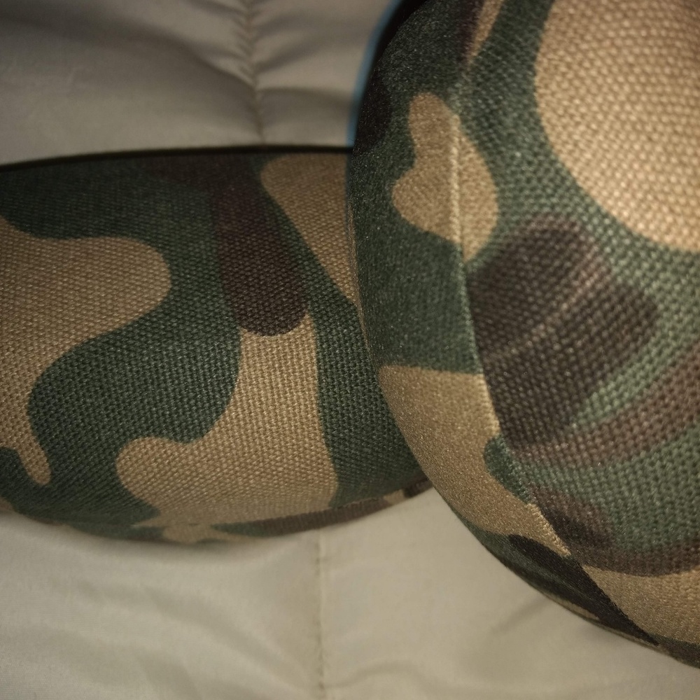 Seve Madden camo Eyeglass case (1)